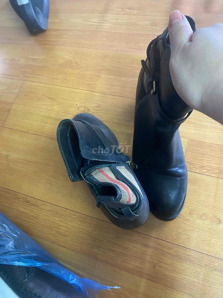 Giày bốt Burberry Nữ Da cao cấp Cổ thấp. Mua bán Giày dép tại Quận Hai Bà Trưng Hà Nội được đăng bởi hang hình 2