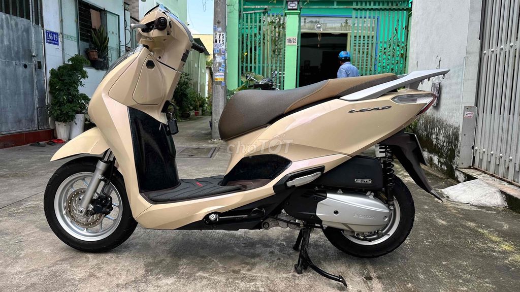 Honda Lead 125 2018 Smartkey Vàng kem. Mua bán Xe máy tại Quận Ninh Kiều Cần Thơ được đăng bởi Cửa Hàng Xe Nhật Tài hình 3