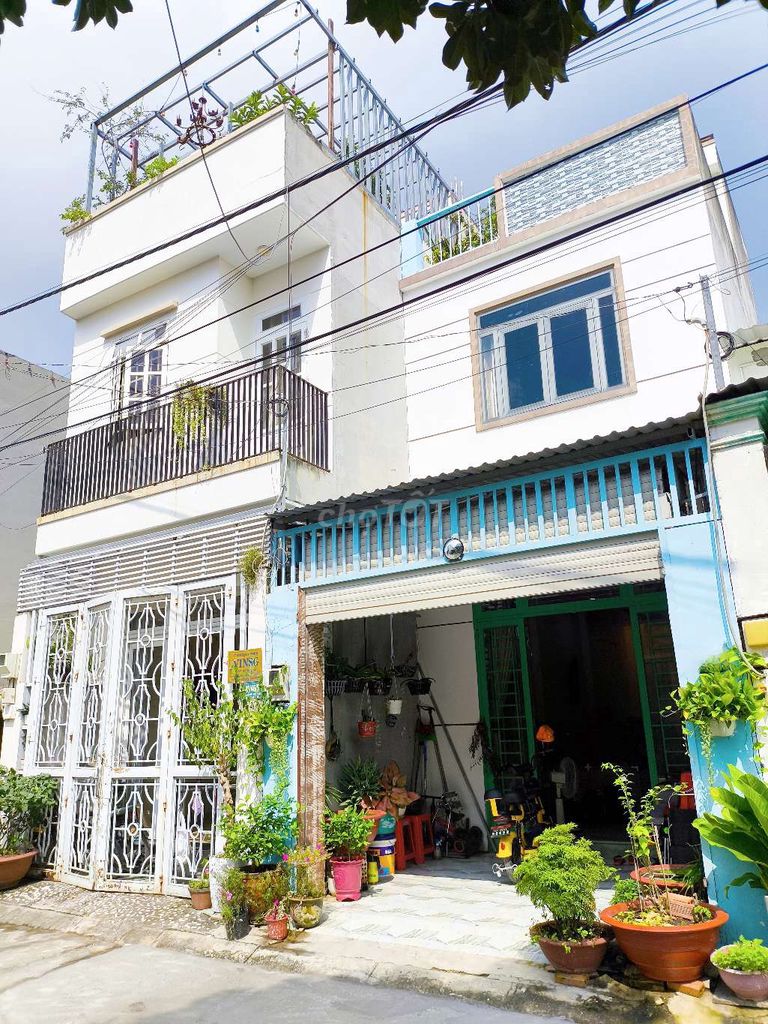 Nhà phố 54m2, 3 tầng, ô tô, gần Chợ Long Phước, Quận 9