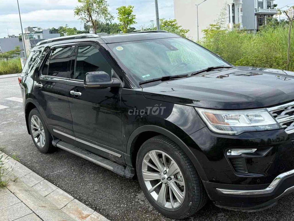 Ford Explorer SUV Đen 64304.8 km