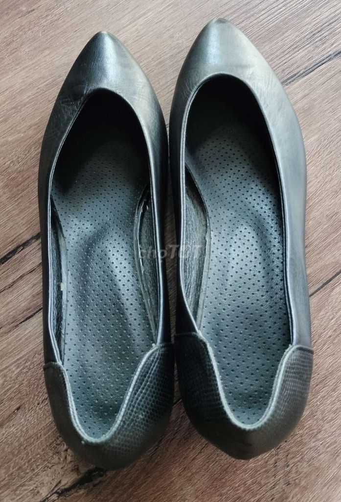 Giày cao gót Pierre Cardin da thật đen size 38. Mua bán Giày dép tại Thành phố Long Xuyên An Giang được đăng bởi NGUYỄN THỊ NHẮC hình 1