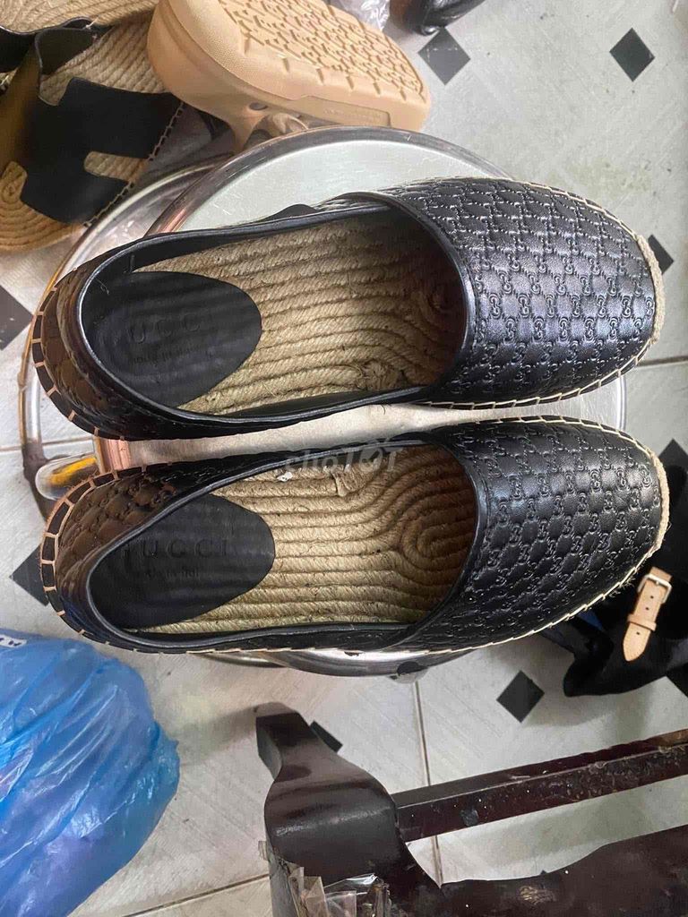 hiệu Gucci, size 42