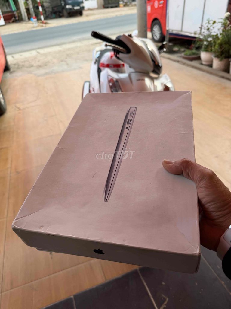 Macbook Air 2015 I5 fullbox zin nguyên bản. Mua bán Laptop tại Huyện Đơn Dương Lâm Đồng được đăng bởi Lavie Nguyễn  hình 1