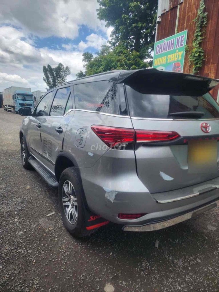 Toyota Fortuner 2021, серый