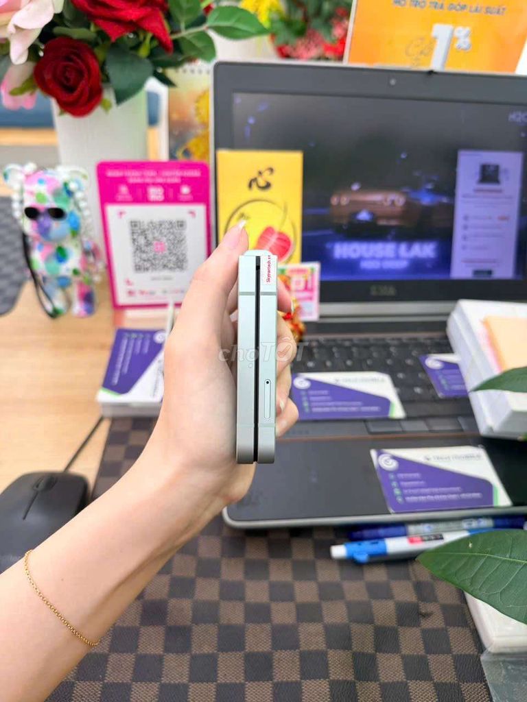 Samsung Galaxy Z Flip 5 256GB Xám. Mua bán Điện thoại tại Thành phố Thủ Đức Tp Hồ Chí Minh được đăng bởi Minh phương hình 1