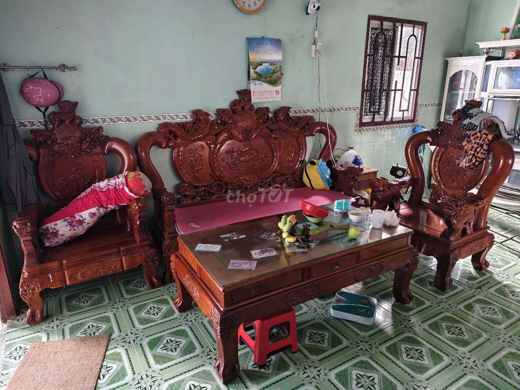 Bộ ghế sofa gỗ nâu như mới. Mua bán Bàn ghế tại Huyện Bến Lức Long An được đăng bởi Huy Tran hình 1
