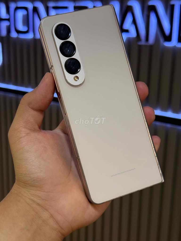 Samsung Z Fold 4 256GB Vàng 97%. Mua bán Điện thoại tại Quận 3 Tp Hồ Chí Minh được đăng bởi Phone2Hand hình 1