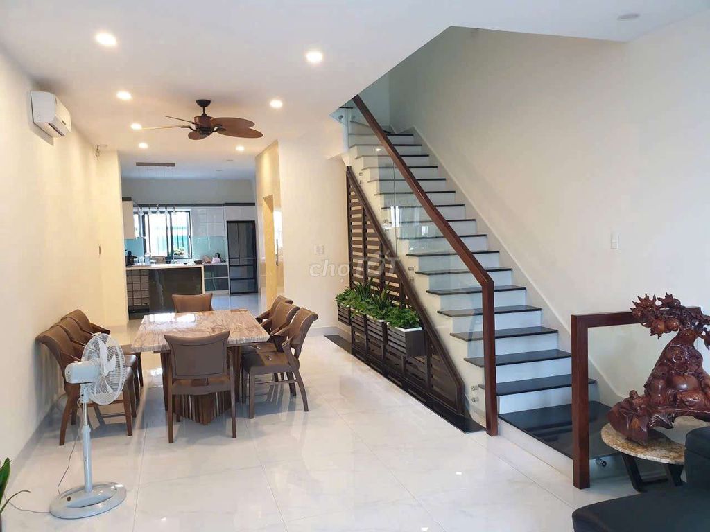 nhà mặt tiền hoàng diệu