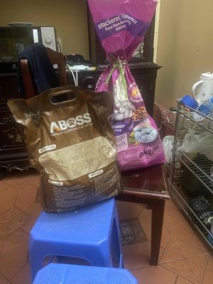 Cát vệ sinh  và bao thức ăn mèo whiskas. Mua bán Phụ kiện, Thức ăn, Dịch vụ tại Quận Thanh Xuân Hà Nội được đăng bởi Duc Anh