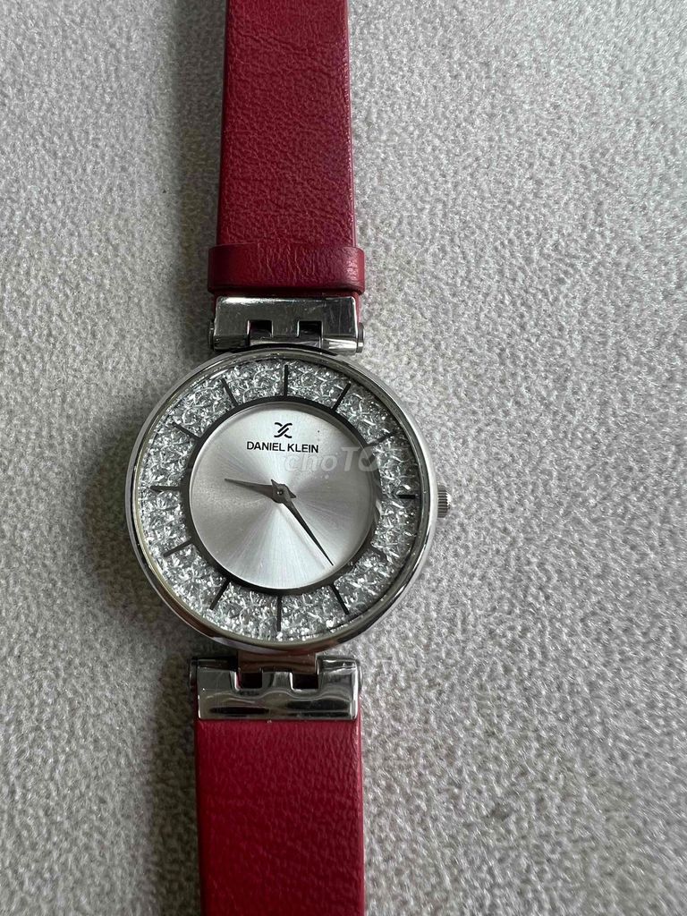 Đồng hồ Daniel Klein Nữ dây da đỏ. Mua bán Đồng hồ tại Quận Long Biên Hà Nội được đăng bởi Vũ Hoàng Anh hình 1