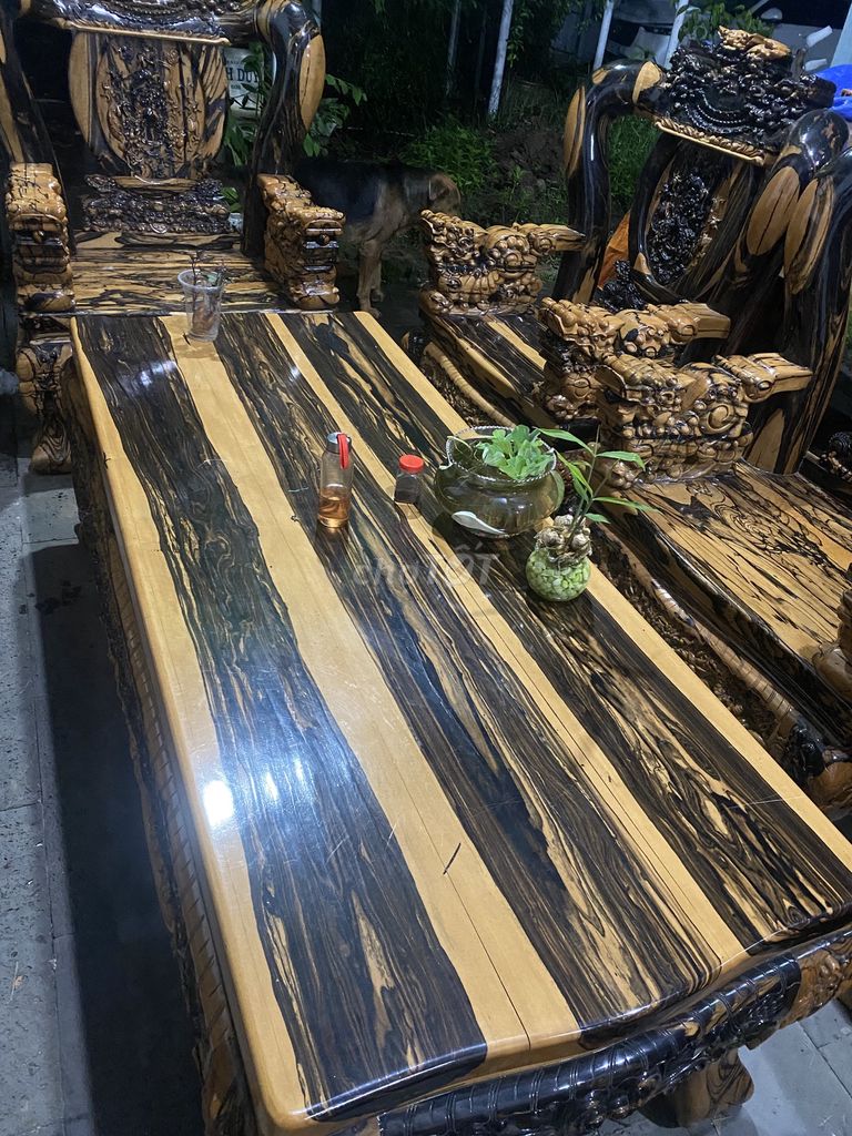 Bộ bàn ghế Gỗ Vàng đen Chạm khắc. Mua bán Bàn ghế tại Huyện Châu Thành Bến Tre được đăng bởi Trang Huyền hình 1