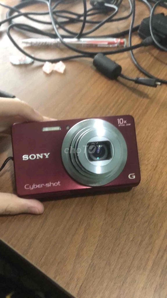 máy ảnh sony màu đỏ rượu