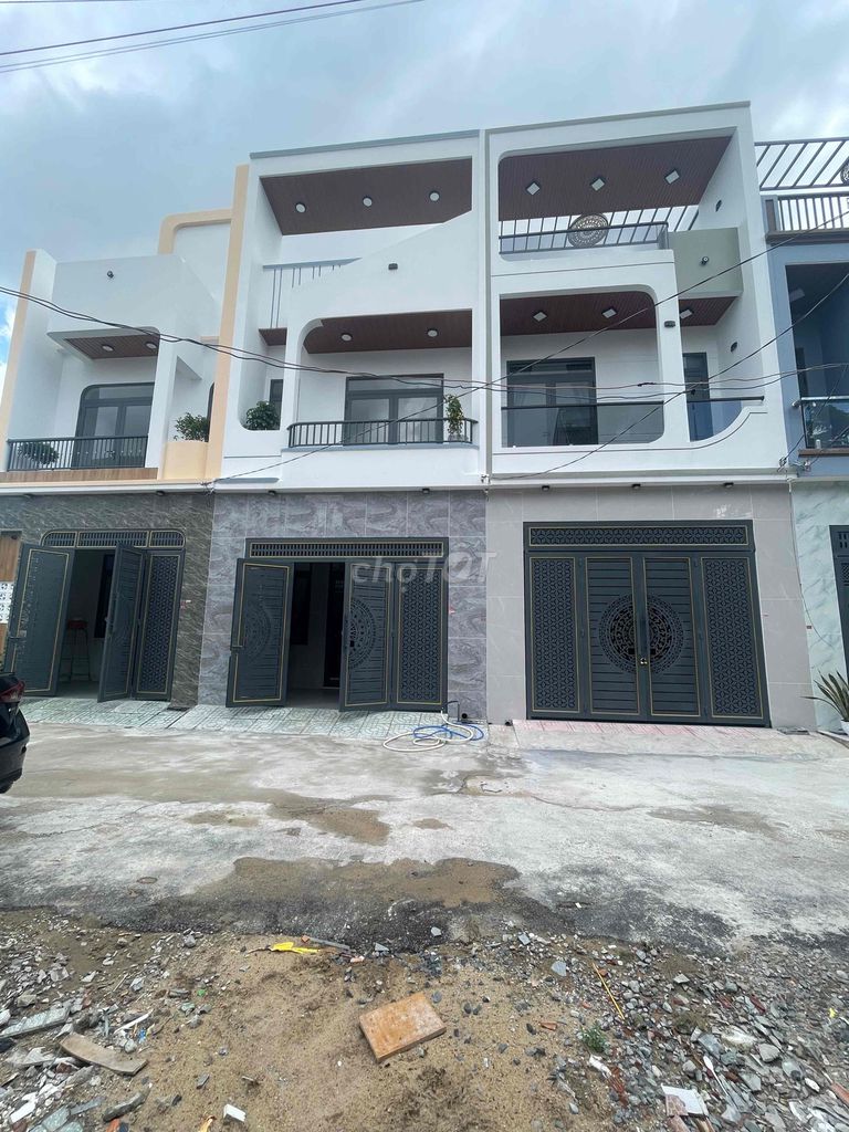 BÁN NHÀ SỔ RIÊNG HOÀN CÔNG GIÁ RẺ PHƯỜNG HOÁ AN. dtsd 122m2 giá 3tỷ550