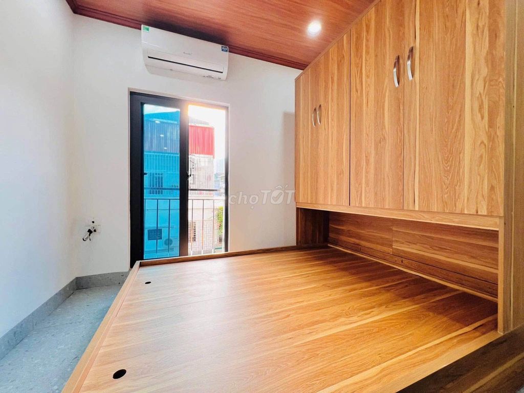 Nhà mới 259 Vĩnh Hưng, ban công thoáng mát
