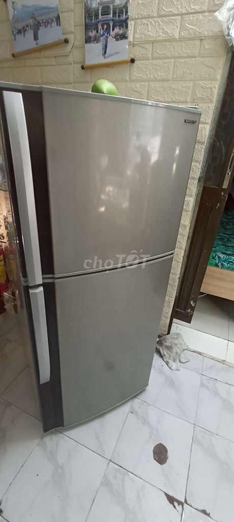 Tủ lạnh Sharp 190 lít Xám. Mua bán Tủ lạnh tại Quận 10 Tp Hồ Chí Minh được đăng bởi Huu tai hình 1
