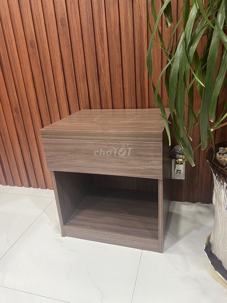 Nhà dư tủ nhỏ đầu gường còn mới .. Mua bán Tủ, kệ gia đình tại Thành phố Nha Trang Khánh Hòa được đăng bởi Ty nguyên  hình 1