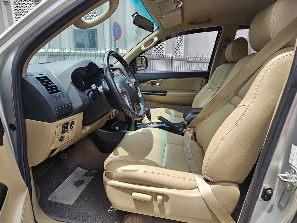 Toyota Fortuner 2.7 AT đăng ký t8/2015, mới 90%. Mua bán Ô tô tại Quận 10 Tp Hồ Chí Minh được đăng bởi Anh Thanh hình 13