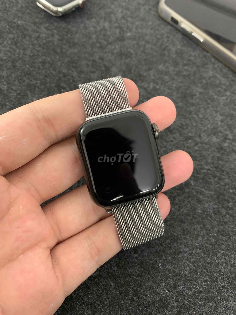 Apple watch Series 5 40mm Thép Đen cho ace tay nho