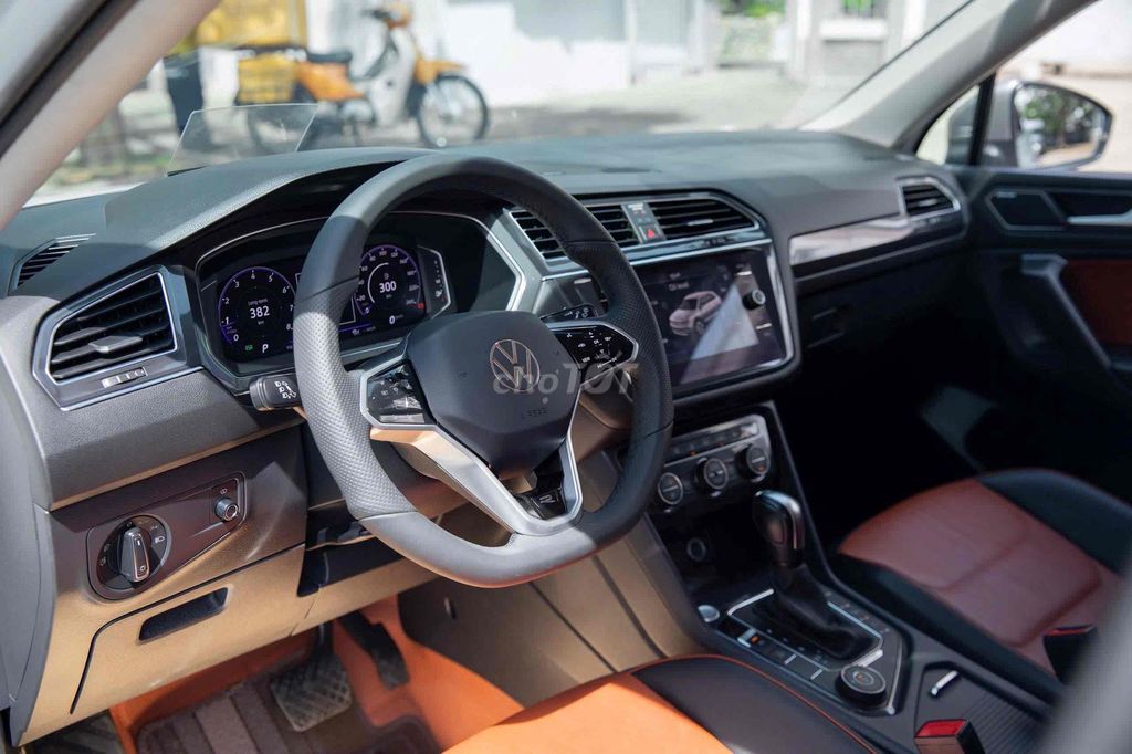 Volkswagen Tiguan Luxury S nhập Mexico 2023 30k km. Mua bán Ô tô tại Quận Gò Vấp Tp Hồ Chí Minh được đăng bởi Kính Đặng Ô Tô Lướt hình 20
