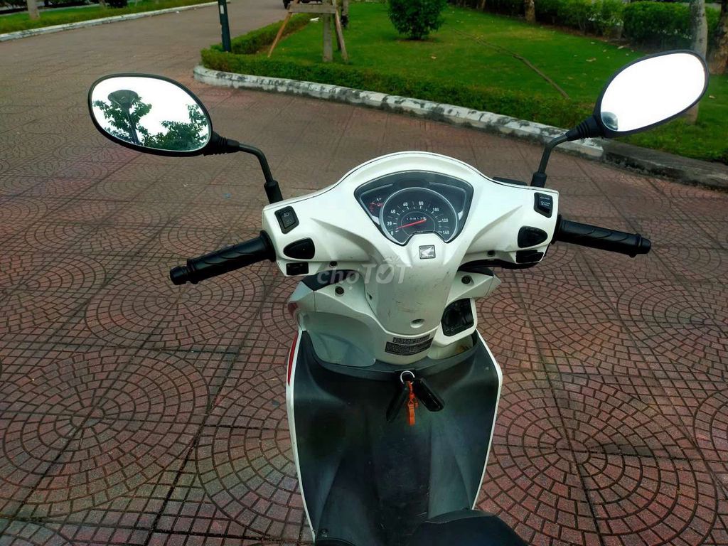 Bán Vision trắng  đỏ Spot chính chủ đẹp như hình. Mua bán Xe máy tại Quận Lê Chân Hải Phòng được đăng bởi Ngọc  hình 6