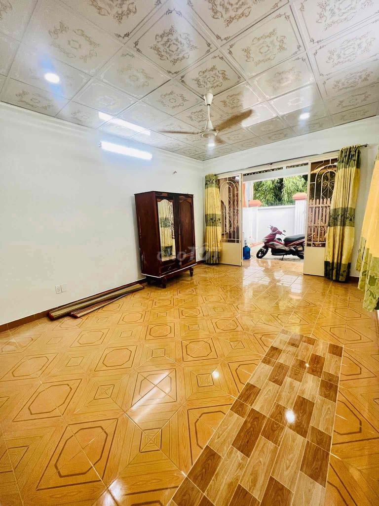 NHÀ CẤP 4 HẺM XE HƠI GẦN CAO ĐẲNG CÔNG THƯƠNG