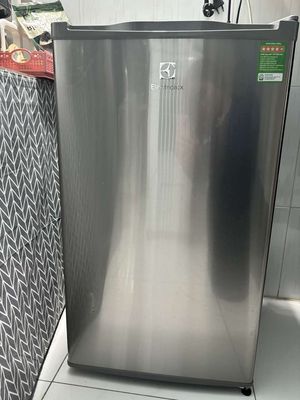 Cần bán tủ lạnh ít xài còn rất mới 97 lit
