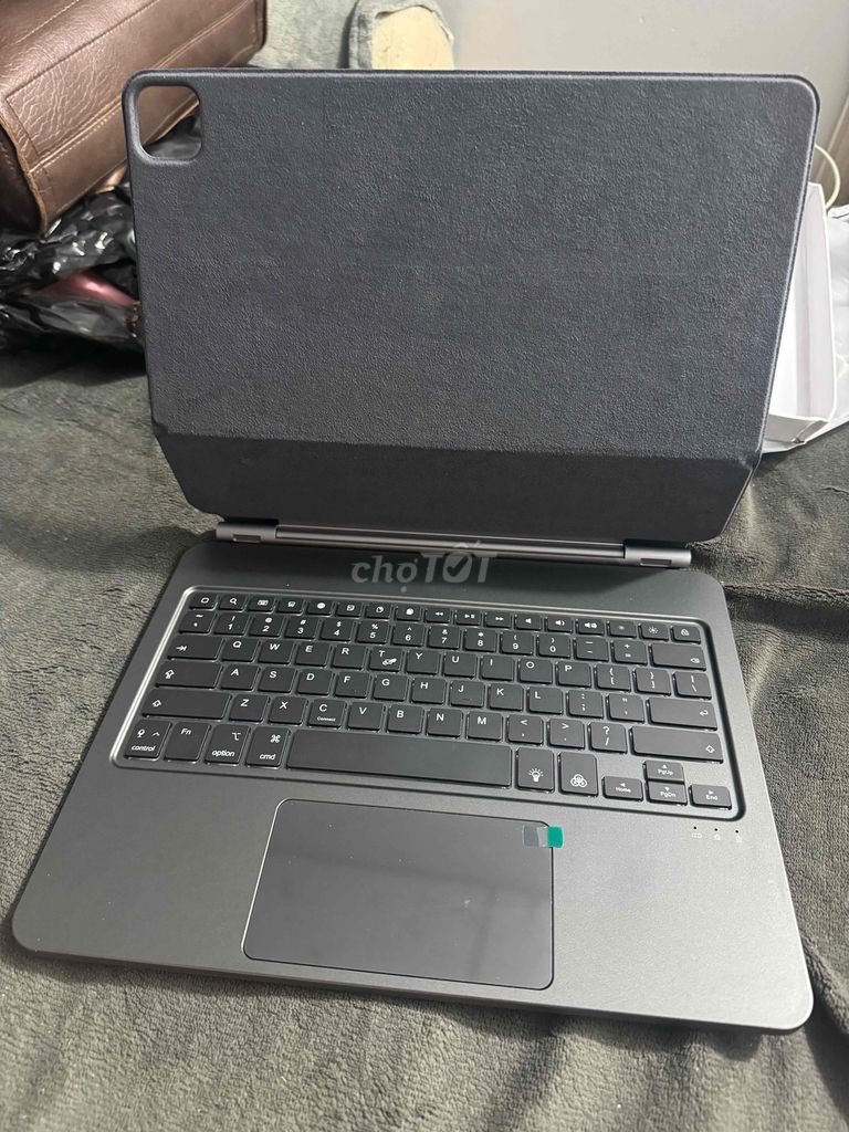 Bàn phím iPad Pro M4-M5 12.9inch Xám Mới 99%. Mua bán Phụ kiện (Màn hình, Chuột...) tại Thành phố Bà Rịa Bà Rịa - Vũng Tàu được đăng bởi Đức Tịnh hình 1