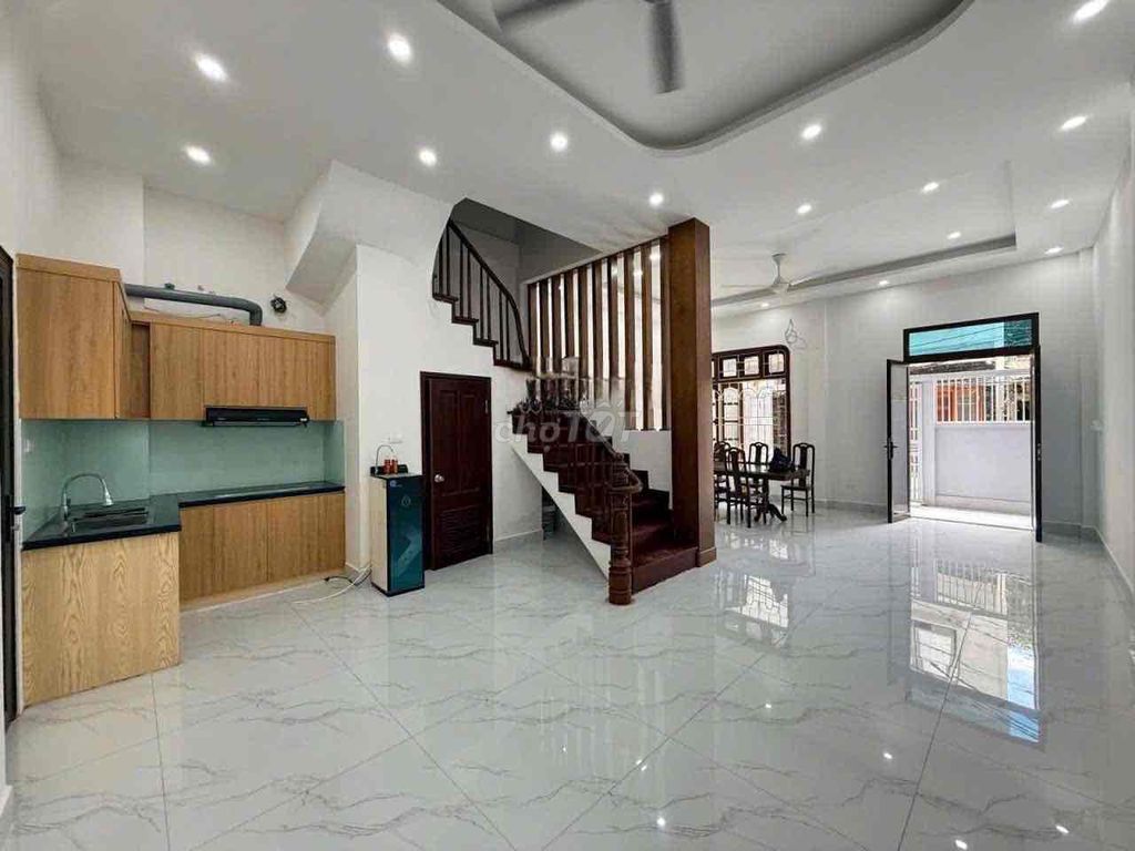 nhà đẹp rộng rãi ngõ ô tô 4 phòng ngủ đủ đồ cơ bản