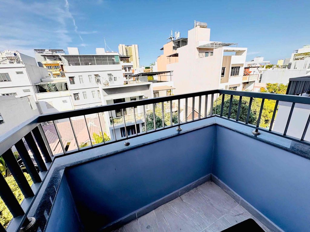 Brand-new 2-bedroom flat near Hồ Xuân Hương and My Khe beach — photo 1