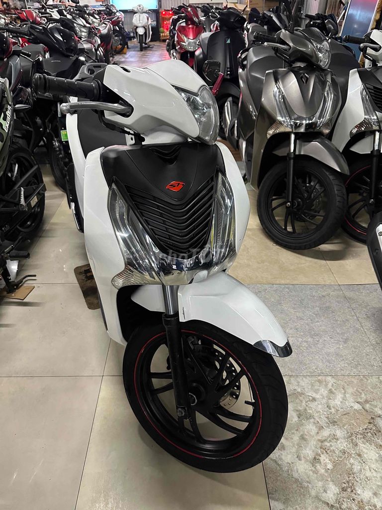 📌📣 Sh125i 2016 khoá SMK rất đẹp. Hỗ trợ trả góp. Mua bán Xe máy tại Thành phố Huế Thừa Thiên Huế được đăng bởi Xe Máy Nhật Vy hình 3