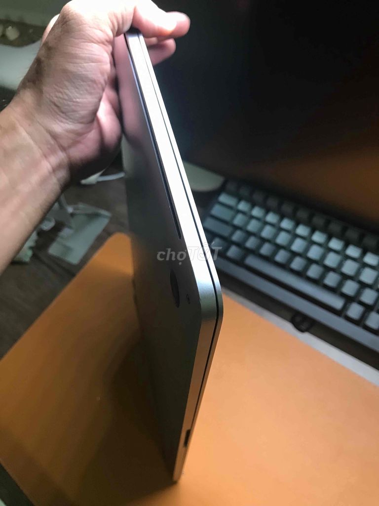 MacBook Pro 15 ich 2019 i7/16/256/Card 555X 4G