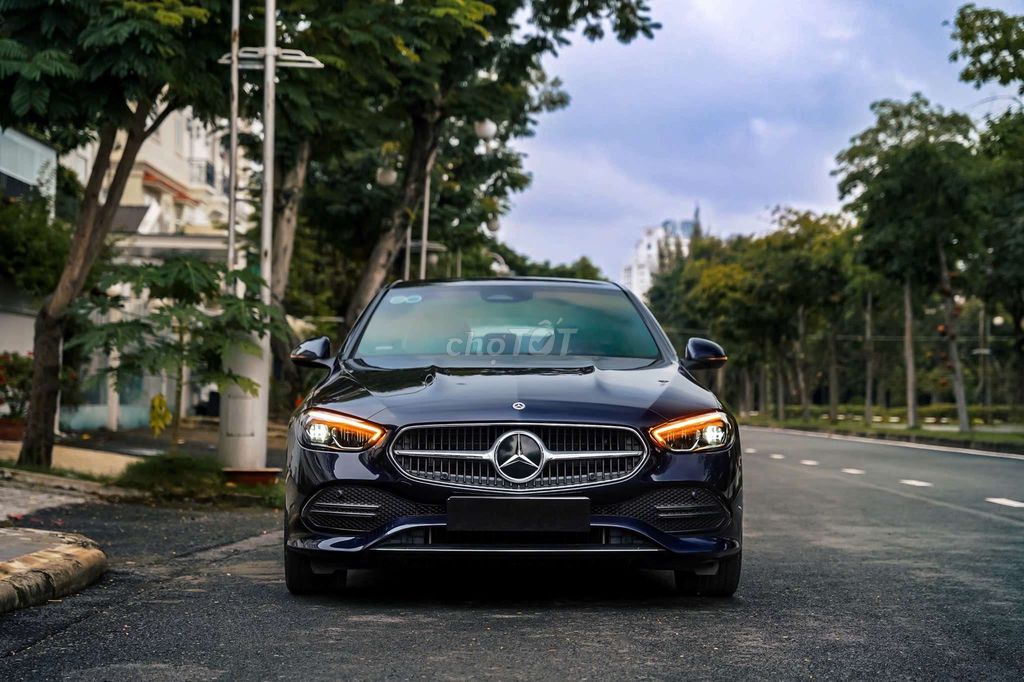 Mercedes C200 Avantgarde Plus siêu lướt 13.000km. Mua bán Ô tô tại Quận 7 Tp Hồ Chí Minh được đăng bởi Hoàn Lee Xe Lướt hình 1
