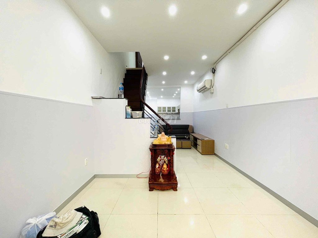 Nhà nguyễn căn 2PN. 2Wc Hoàng Hoa Thám. cách MT 50m2. Gần chợ, cvien