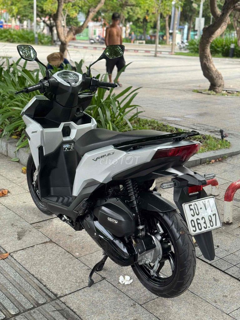 Honda Vario 125 Smartkey 2024 Сребро Индонезия ПТС