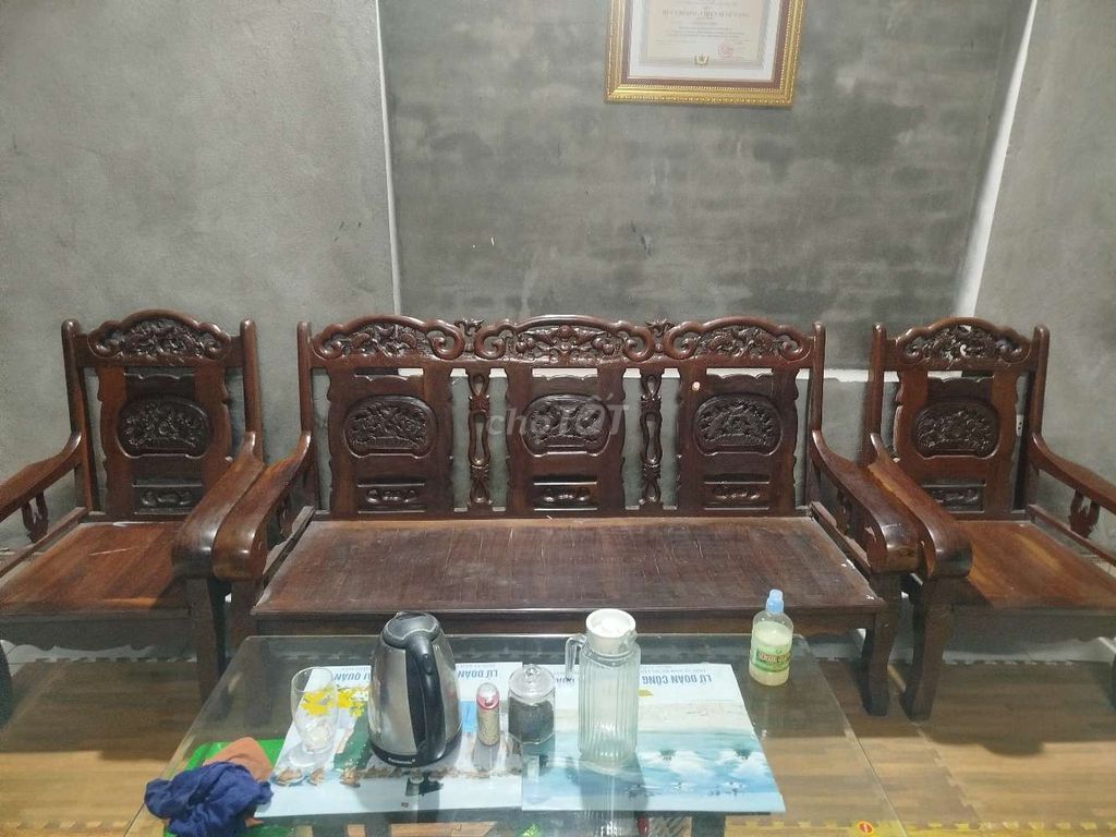 Bộ bàn ghế gỗ chạm khắc màu Nâu. Mua bán Bàn ghế tại Huyện An Dương Hải Phòng được đăng bởi Trần Cường hình 1