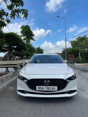 Mazda 3 2022 - Màu trắng - 8v km