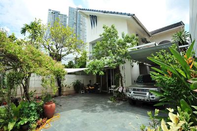 Bán gấp căn biệt thự đường Phú thuận Q7 DT: 10x30m Giá 28 tỷ TL