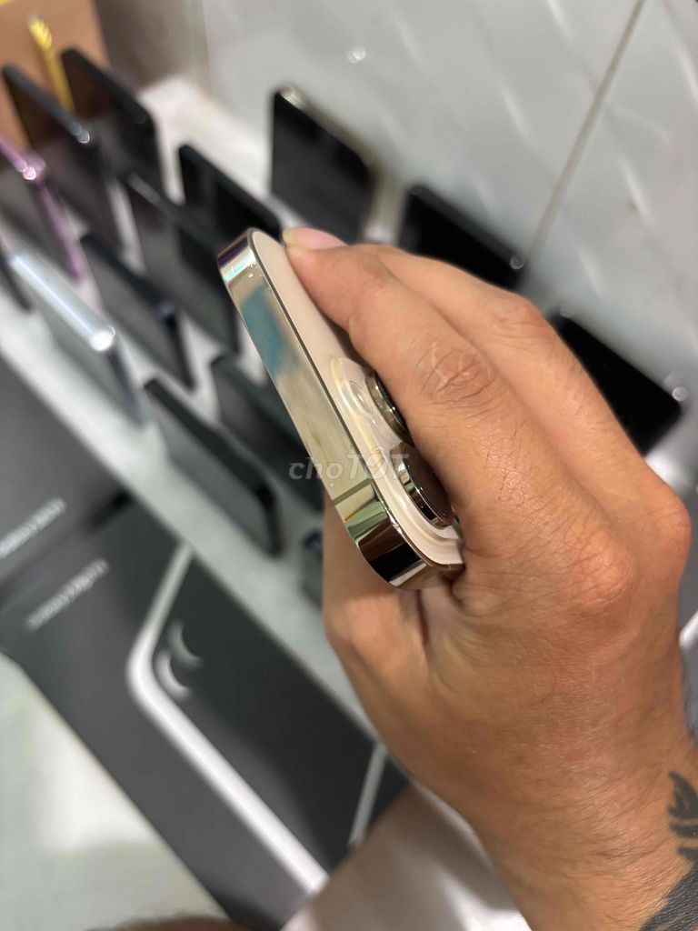 Apple iPhone 14 Pro 256GB Vàng. Mua bán Điện thoại tại Huyện Bình Chánh Tp Hồ Chí Minh được đăng bởi Lâm mobiphone hình 1