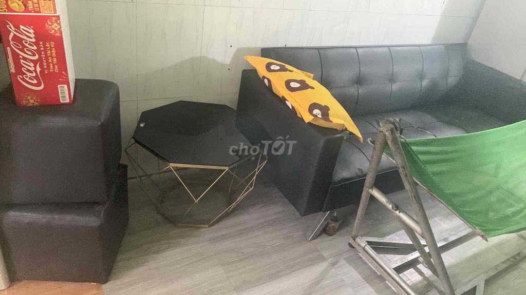 nguyên bộ sofa kèm bàn và 2 ghế