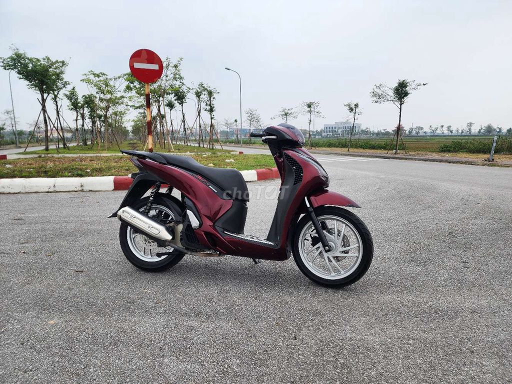 Bán chiếc SH lên vỏ ý máy zin hồ sơ cầm tay. Mua bán Xe máy tại Thành phố Hà Tĩnh Hà Tĩnh được đăng bởi D Watch hình 2