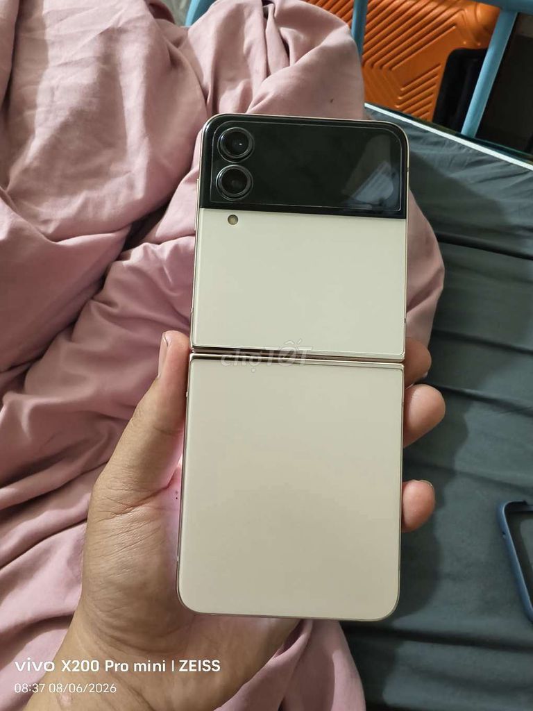 Samsung Galaxy Z Flip4 Vàng kem Đã sử dụng. Mua bán Điện thoại tại Quận Thanh Khê Đà Nẵng được đăng bởi Ntt hình 1