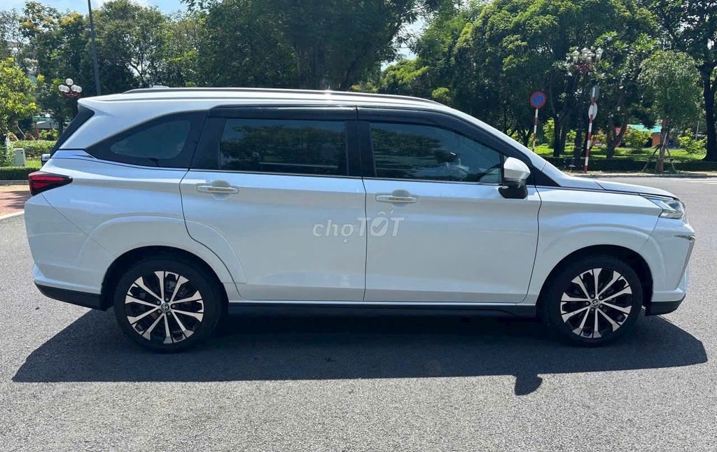 Toyota Veloz Cross 2022 CVT Top hỗ trợ ngân hàng. Mua bán Ô tô tại Thành phố Thủ Dầu Một Bình Dương được đăng bởi Oto An Suong hình 4