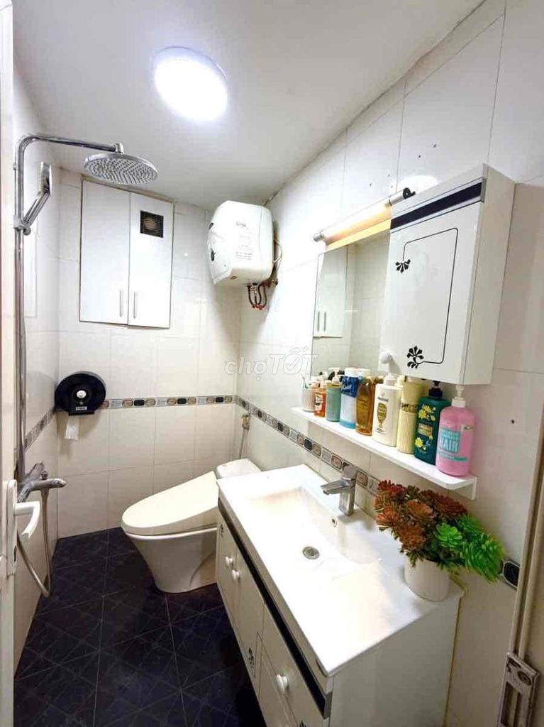 Chung cư N06B1 KĐT mới Dịch Vọng 68m2, tầng 3