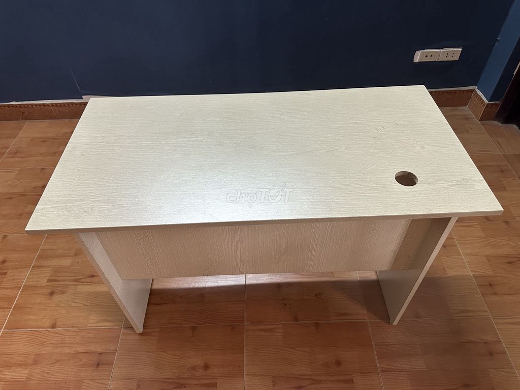 Thanh Lý Bàn Làm Việc D1m2 X R60cm. Mua bán Bàn ghế tại Quận Nam Từ Liêm Hà Nội được đăng bởi LỢI hình 1