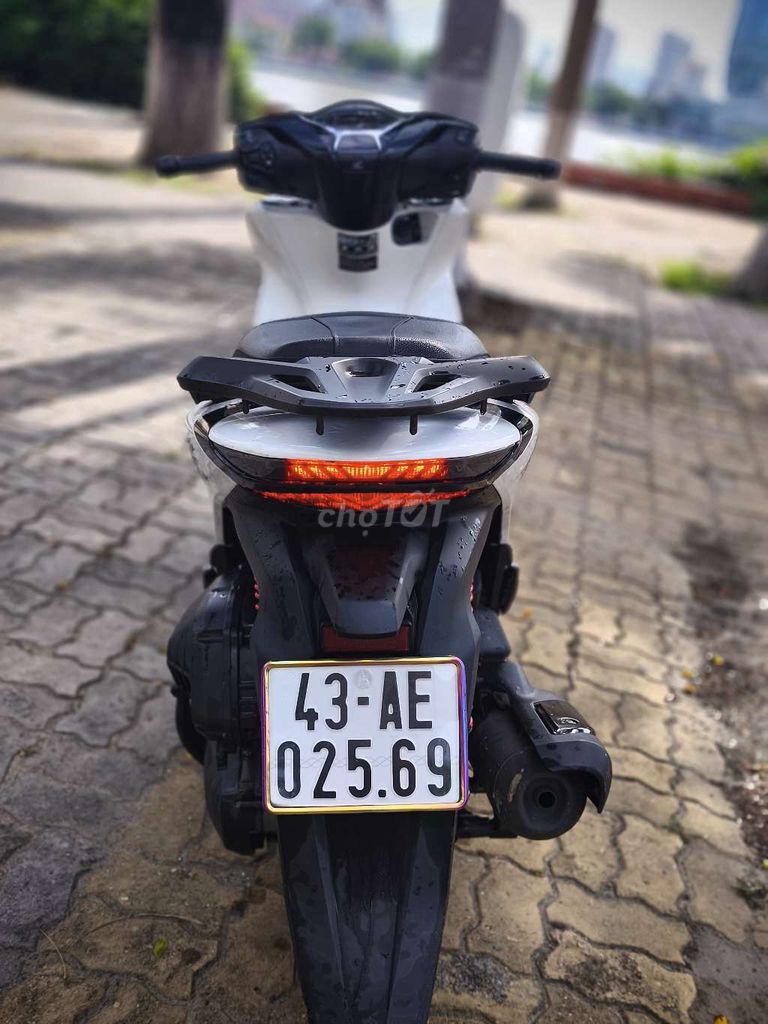 Honda SH 160 ABS 2023 Trắng đen. Mua bán Xe máy tại Quận Sơn Trà Đà Nẵng được đăng bởi Huỳnh Bi hình 3