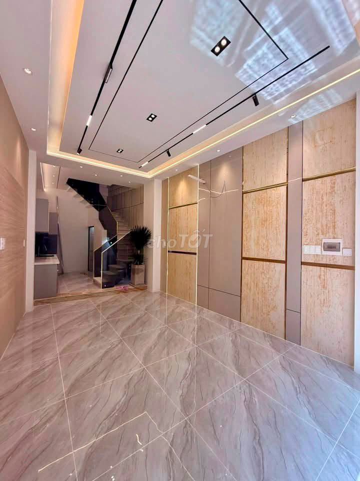 Bán nhà 40m2 đường Khánh Hội, Q4, có sân thượng - ảnh 3