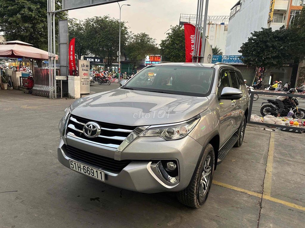 Toyota Fortuner Bạc 19.106 km. Mua bán Ô tô tại Quận Tân Bình Tp Hồ Chí Minh được đăng bởi TOYOTA LÝ THƯỜNG KIỆT hình 1
