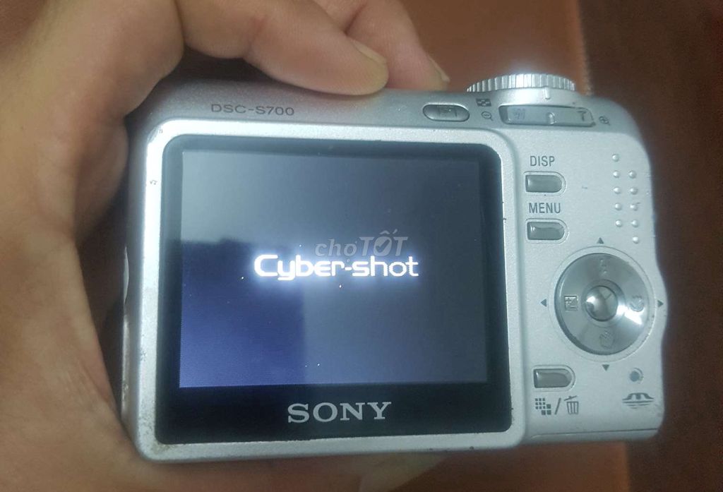Máy ảnh tem Sony lên nguồn