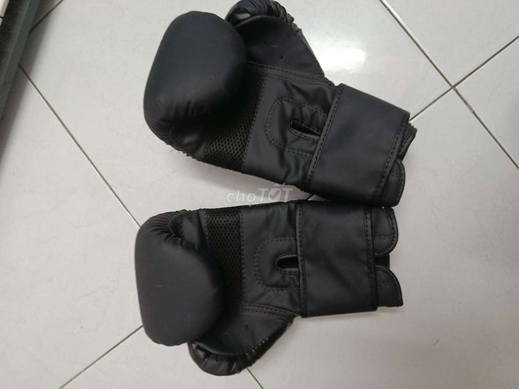 Găng tay boxing Venom Đen Đã sử dụng. Mua bán Đồ thể thao, Dã ngoại tại Quận Đống Đa Hà Nội được đăng bởi Hoàng Phương Linh hình 1
