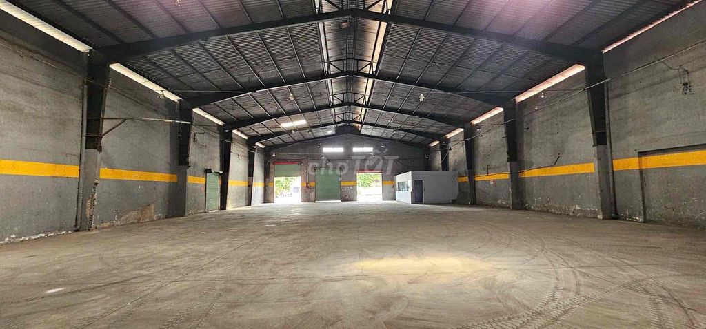 cho thuê xưởng 1400m - 95tr - văn phòng